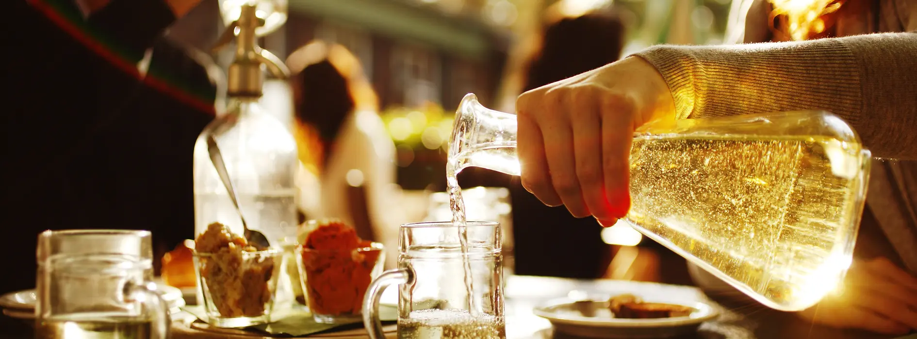 Service du vin au Heuriger