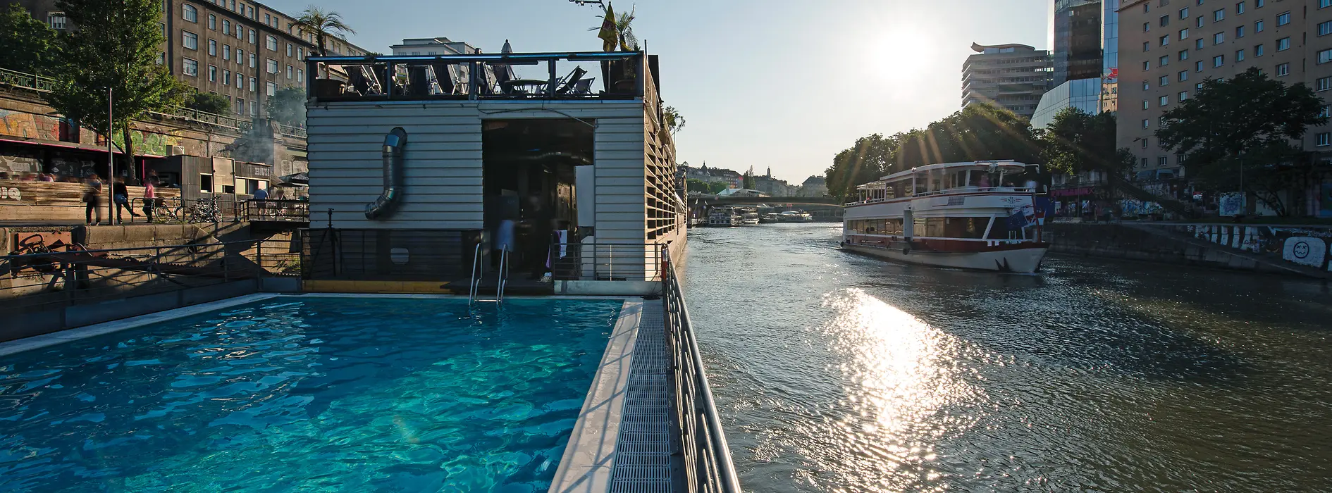 Badeschiff sul Donaukanal