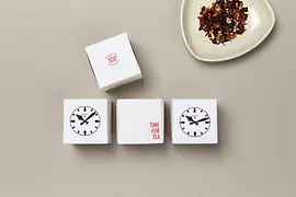 Té con embalaje en forma de cubo