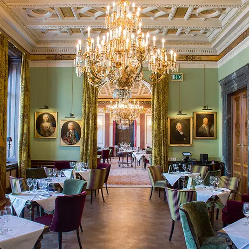 Café restaurante Gerstner, Palais Todesco, vista del interior, mesas puestas