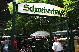 Serveur au Schweizer Haus
