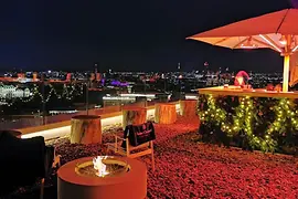 Bar Aurora sul rooftop, Andaz Vienna Am Belvedere, terrazza 
