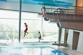 Plongeoir dans les thermes de Vienne