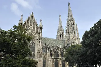 Votivkirche von außen (Seitenfront)