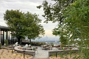 Gastgarten mit Blick auf Wien