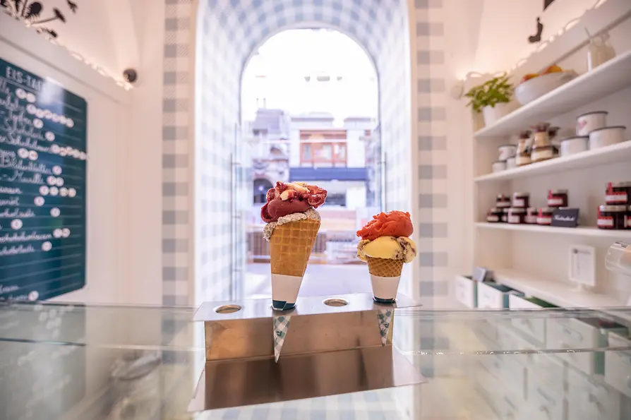 Eis-Greissler na Rotenturmstrasse, dva kornouty zmrzliny.